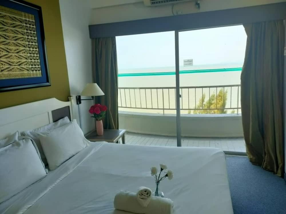 Beachfront Full Sea Penang Танджунг-Бунга Экстерьер фото