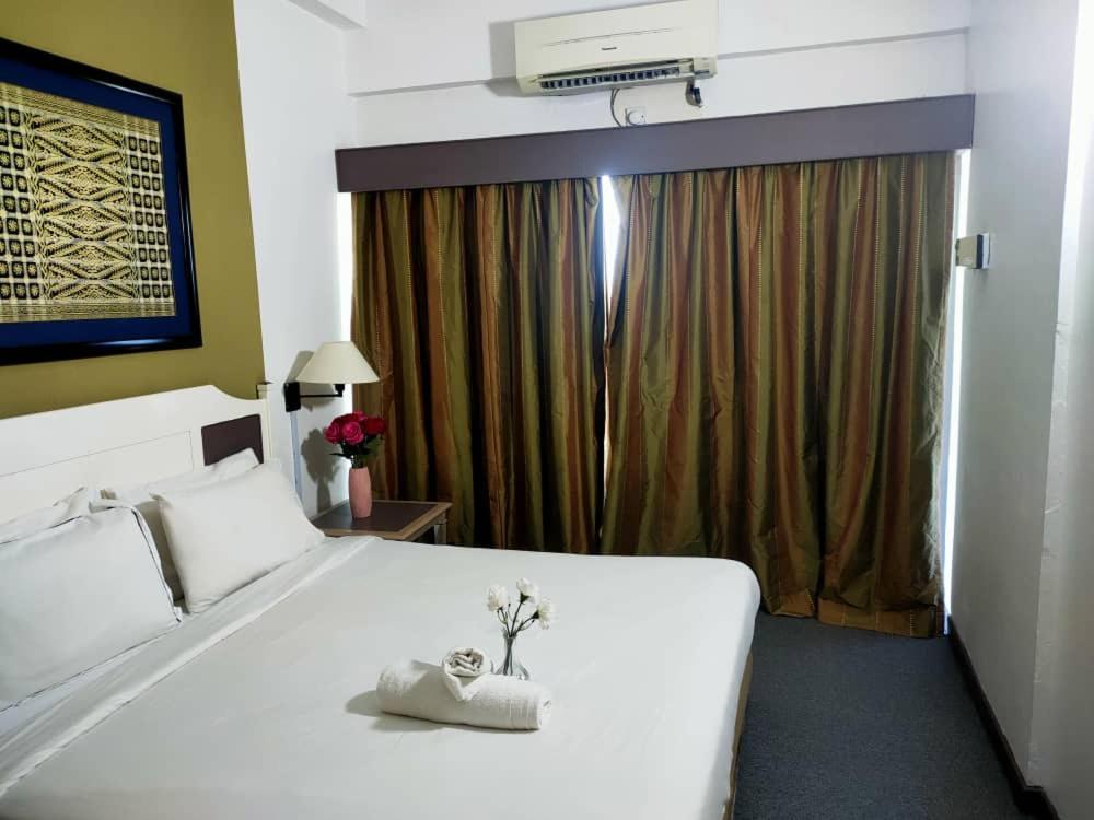 Beachfront Full Sea Penang Танджунг-Бунга Экстерьер фото
